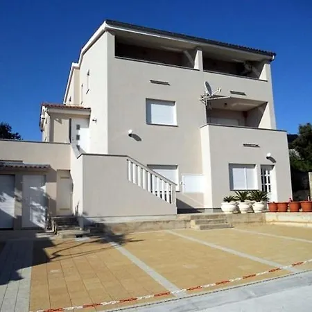 Petra Apartment *